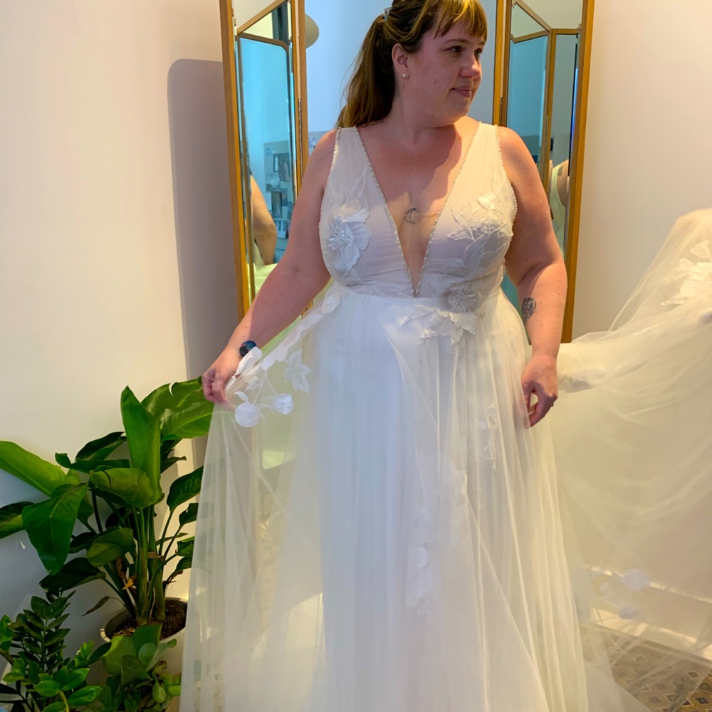 Floravere Georgia O’Keefe in ivory